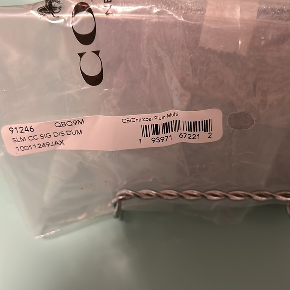 Disney x Coach Dumbo Card Case - Picture 4 of 4